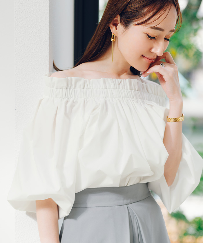 ※yuyusa※【新作・新品未使用】CODE Aフリル付きオフショルダー フリルオフショルダーボリュームブラウス | ur's（ユアーズ）