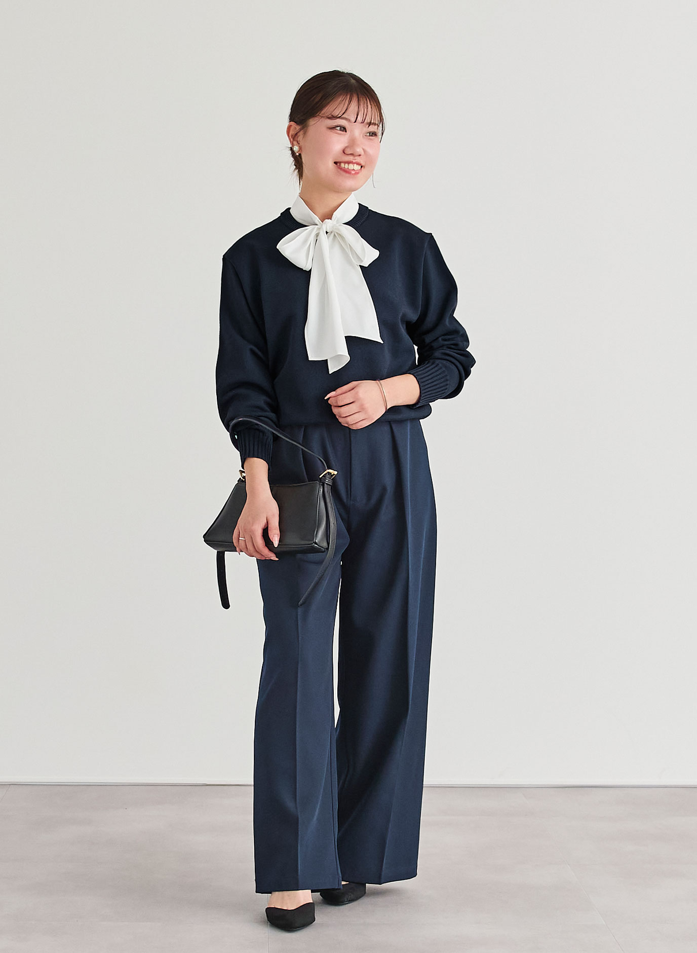 襟付きニットプルオーバーの卒業式の着こなし1