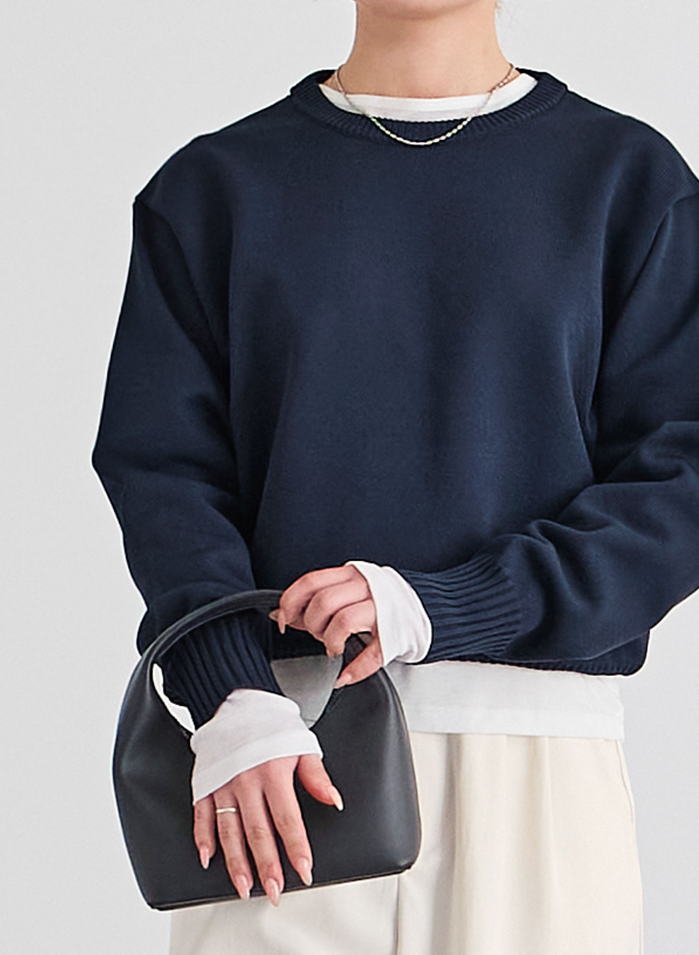 襟付きニットプルオーバーのデイリーでの着こなし2