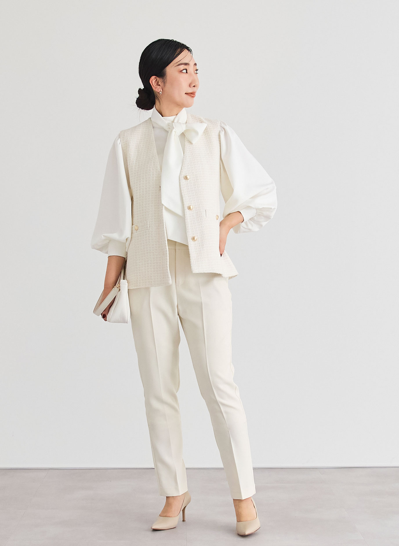 2wayボリュームスリーブボウタイブラウスの入学式の着こなし1