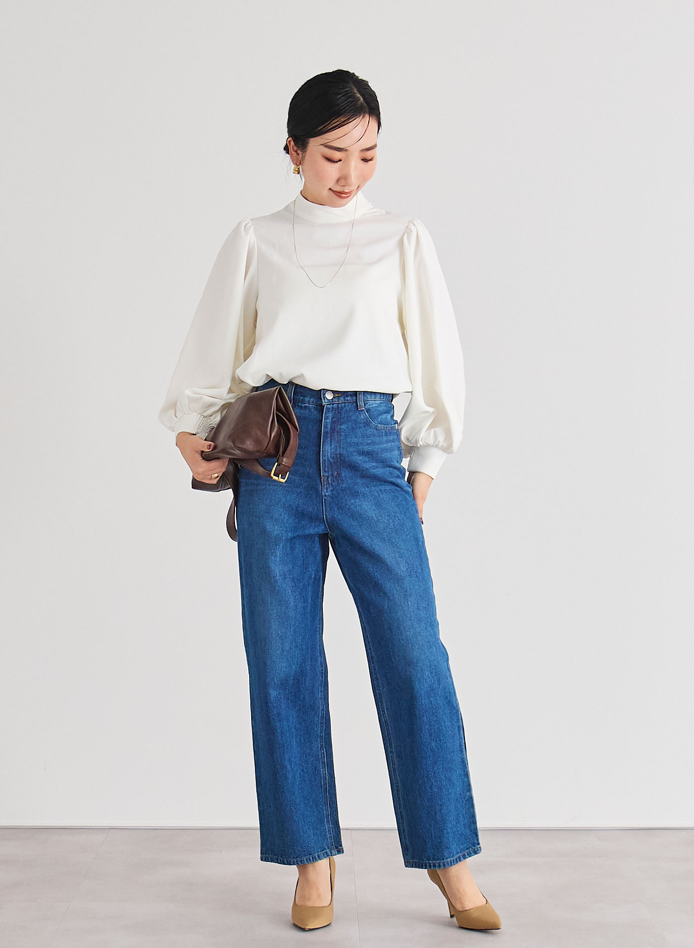 2wayボリュームスリーブボウタイブラウスのデイリーでの着こなし1