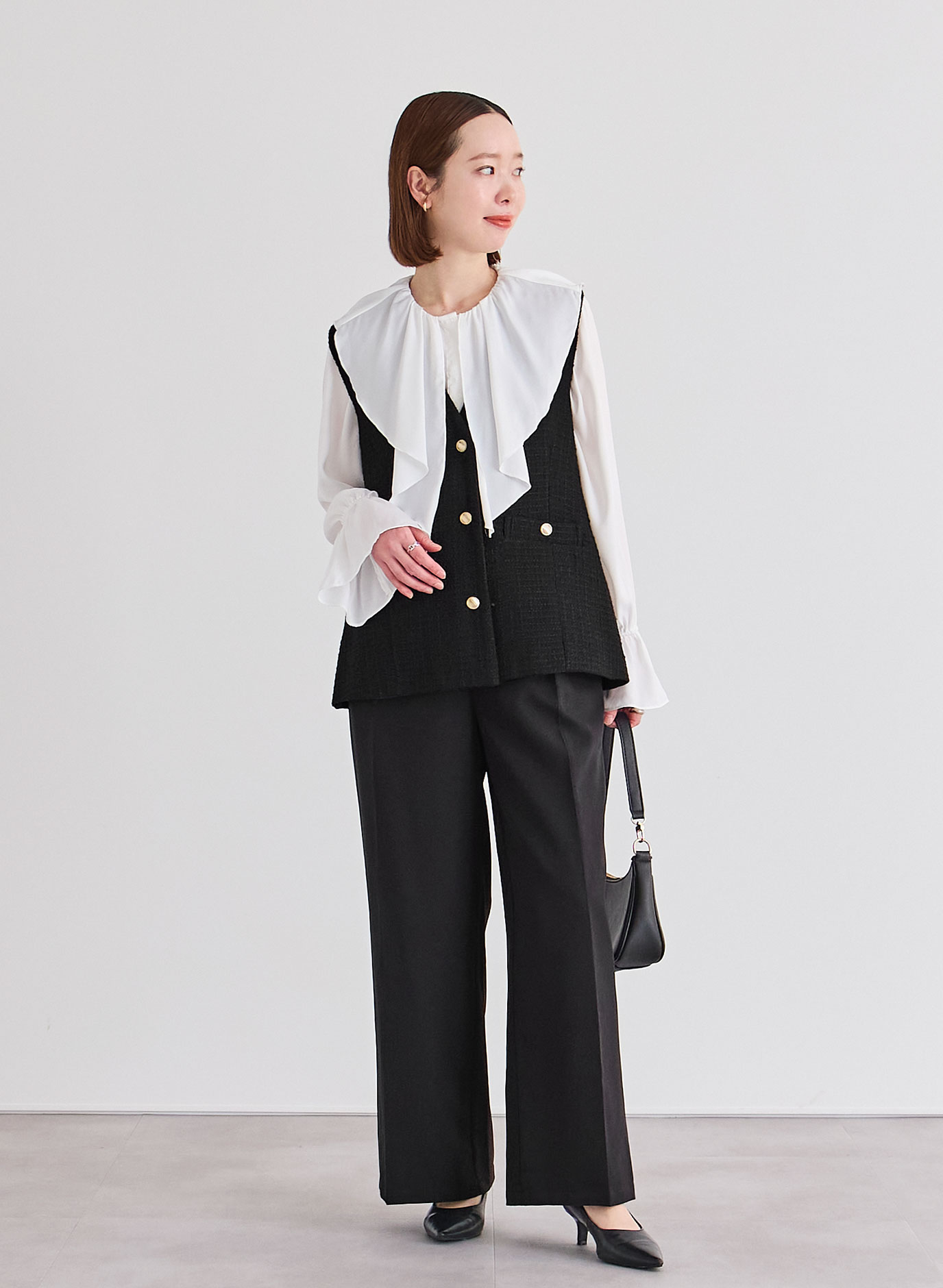 フリルカラーキャンディスリーブブラウスの卒業式の着こなし1