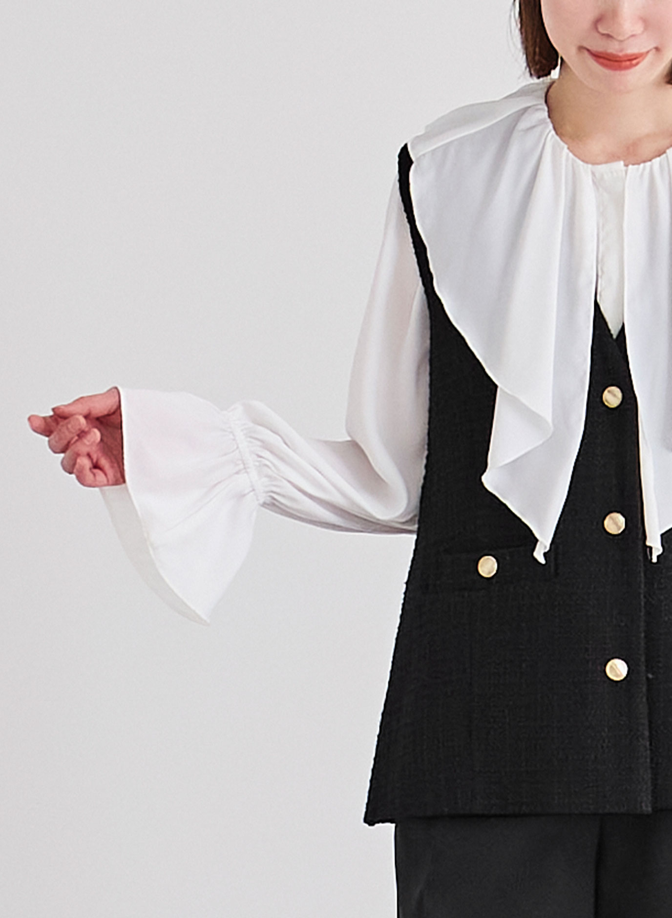 フリルカラーキャンディスリーブブラウスの卒業式の着こなし2