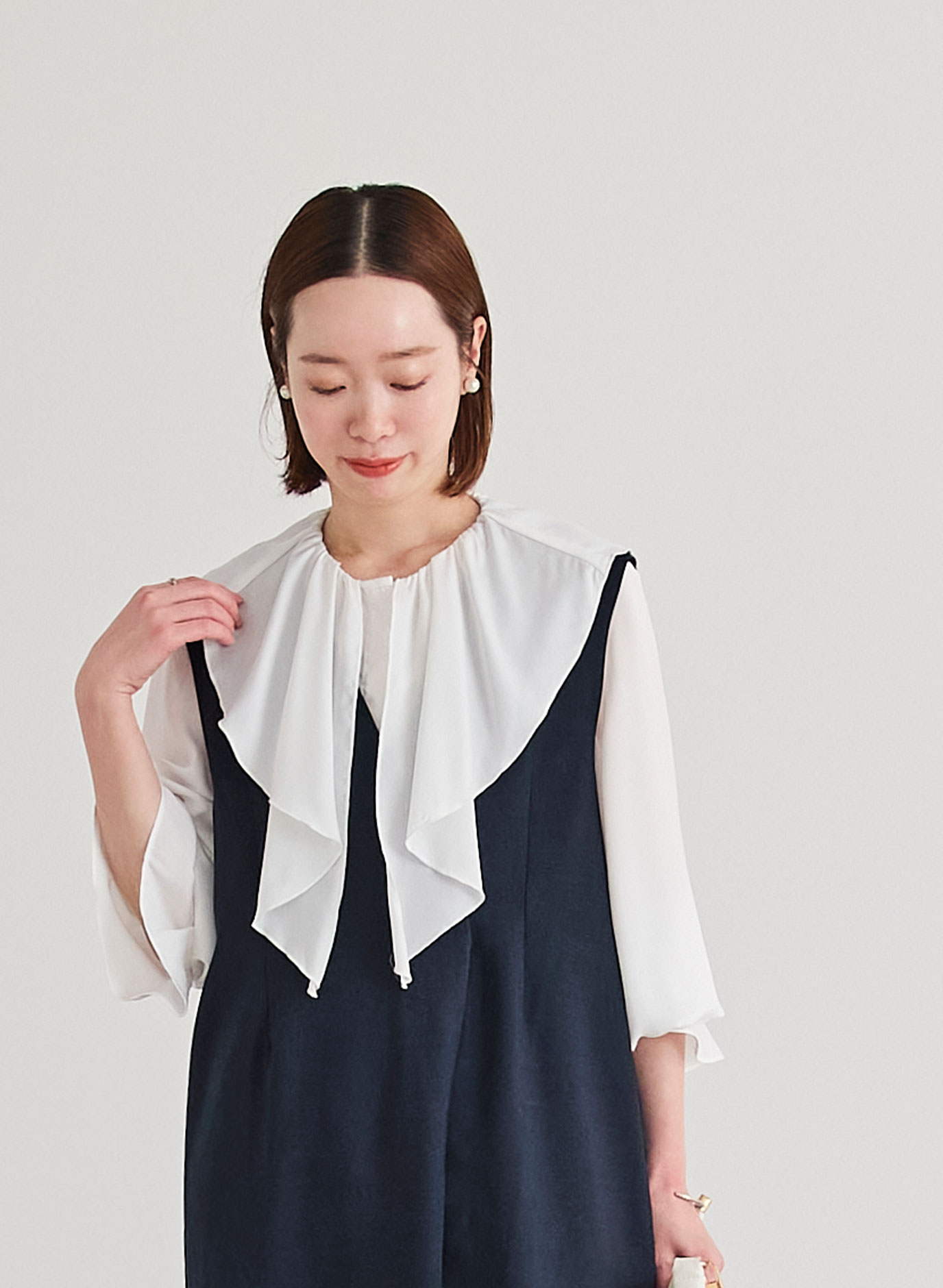 フリルカラーキャンディスリーブブラウスの入学式の着こなし2