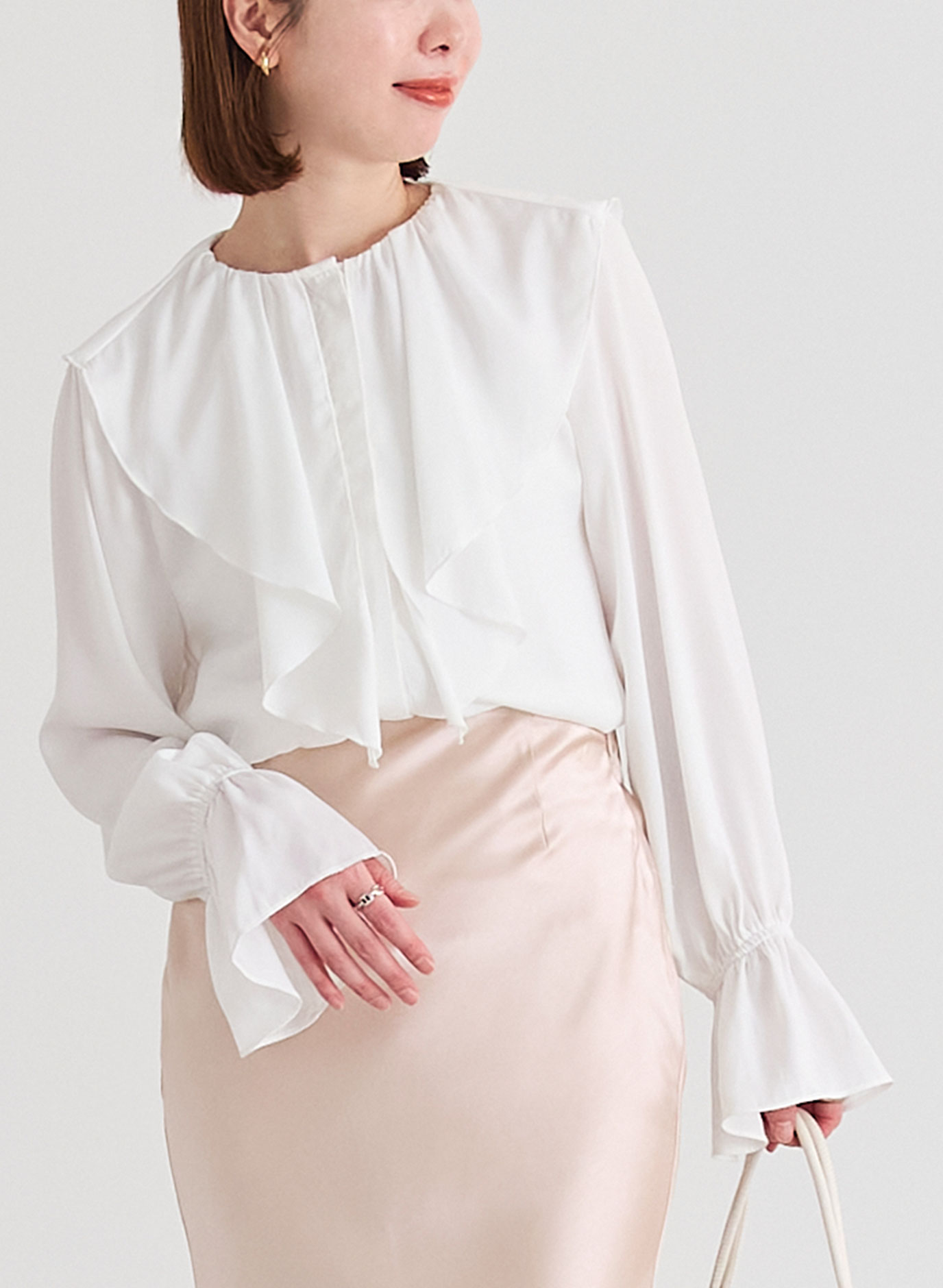 フリルカラーキャンディスリーブブラウスの学校行事の着こなし2