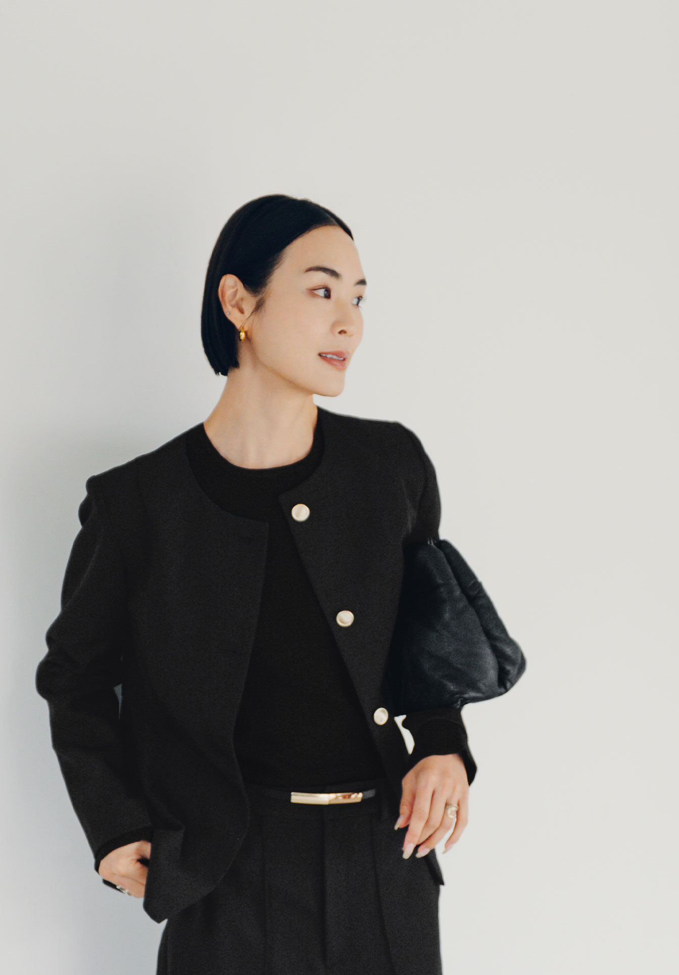 美シルエットゴールド釦ペプラムジャケットのスタイリング5