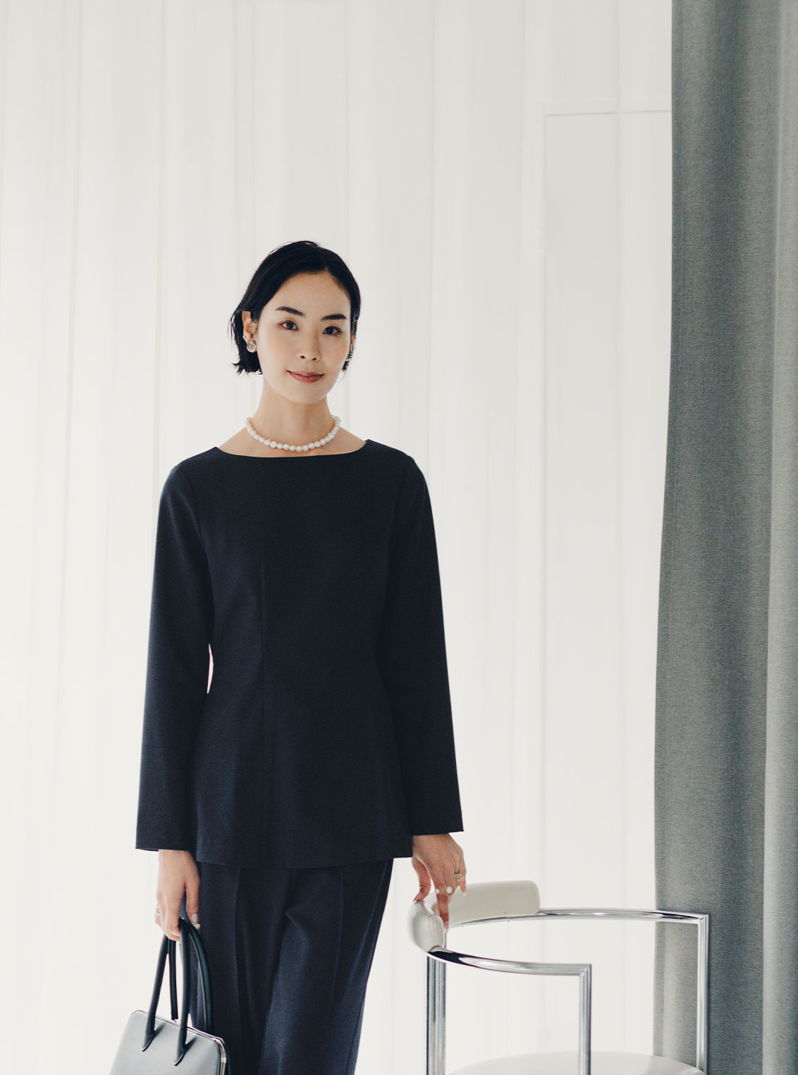 ボートネックペプラムブラウスのスタイリング1