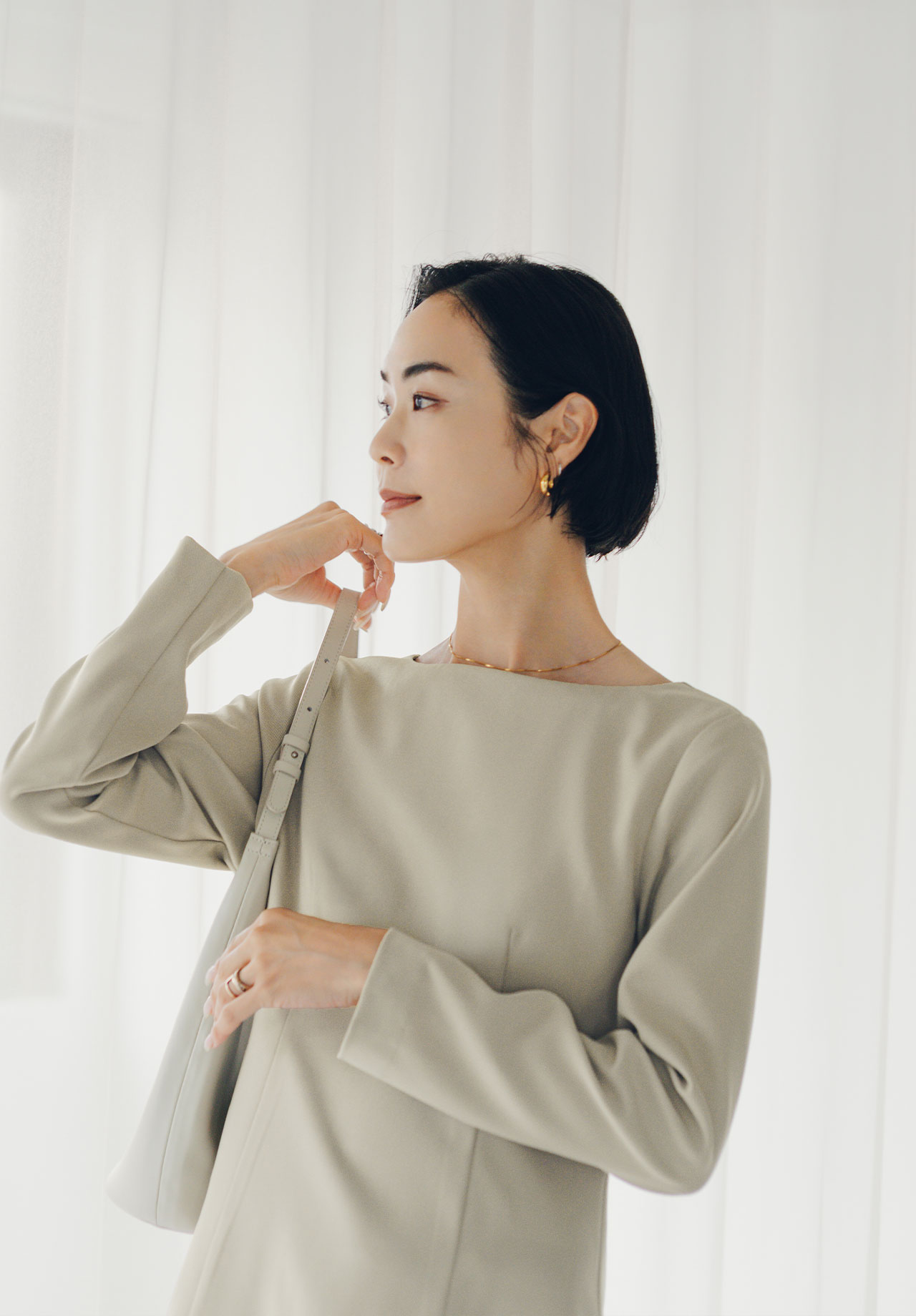 ボートネックペプラムブラウスのスタイリング7