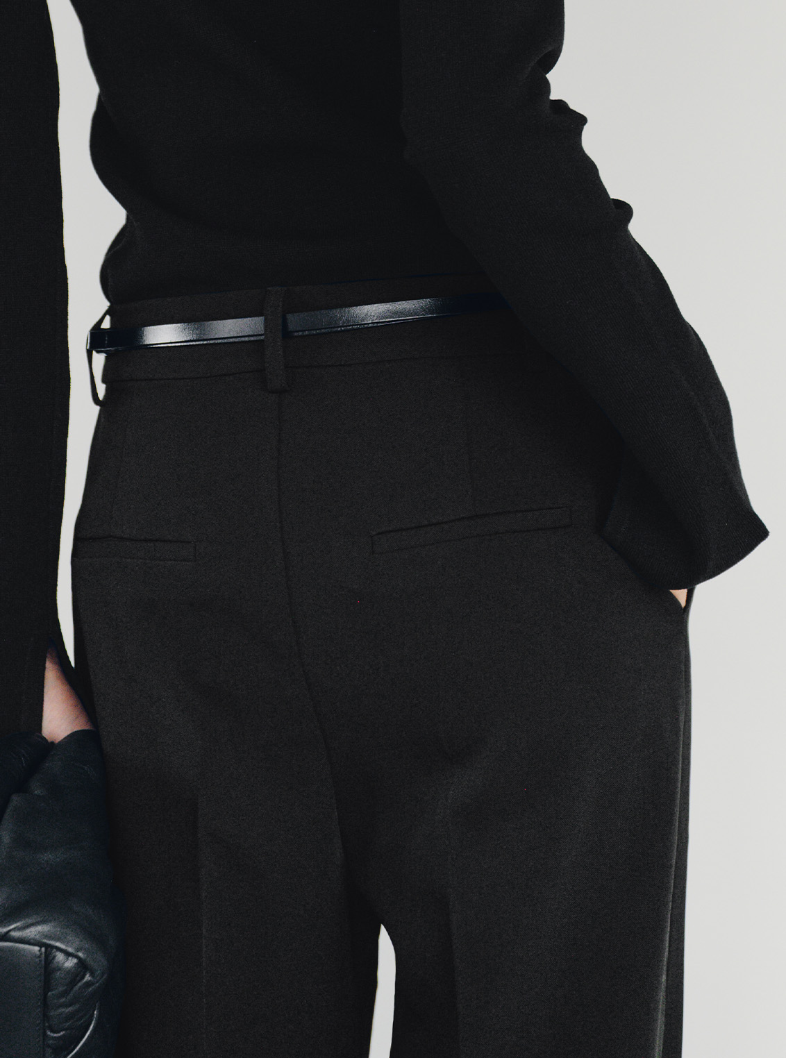 ピンタックセンタープレスワイドパンツのスタイリング2