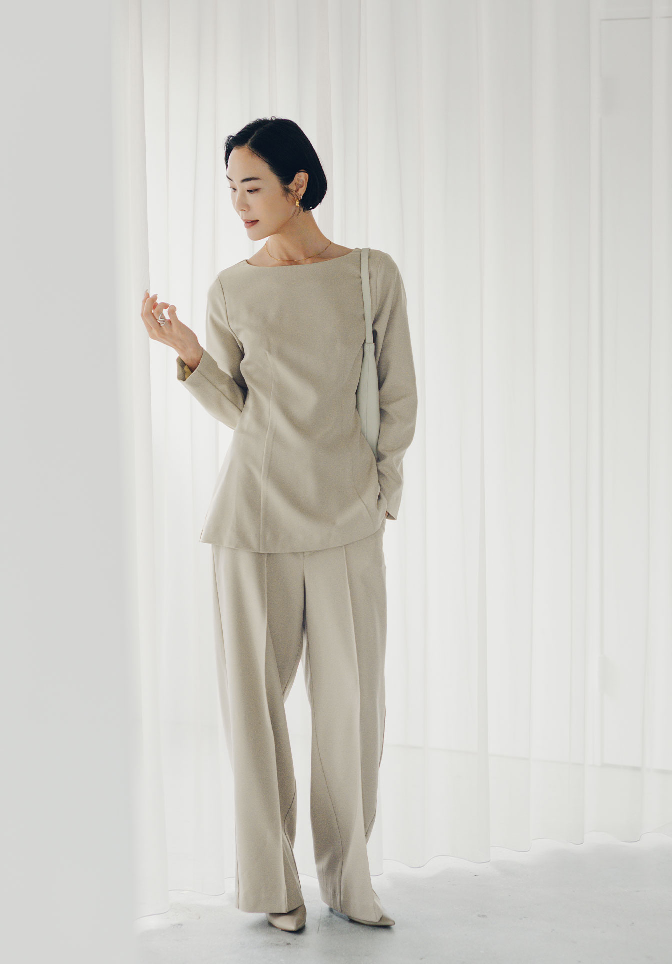 ピンタックセンタープレスワイドパンツのスタイリング5