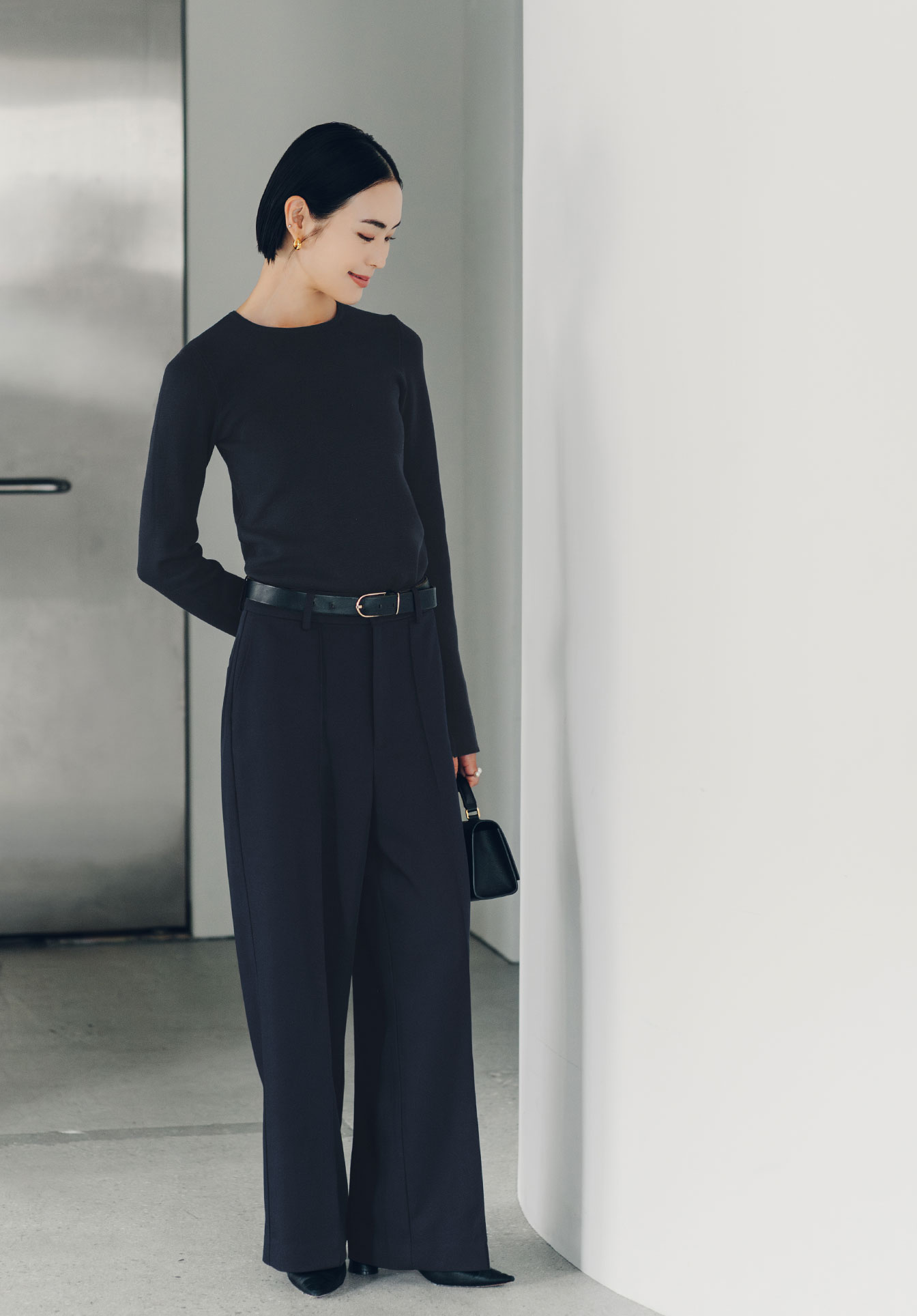 ピンタックセンタープレスワイドパンツのスタイリング8