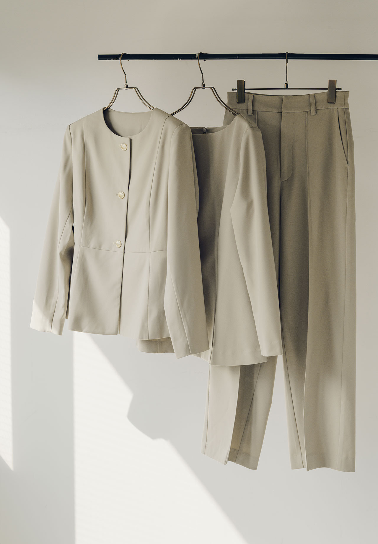 ピンタックセンタープレスワイドパンツのスタイリング4