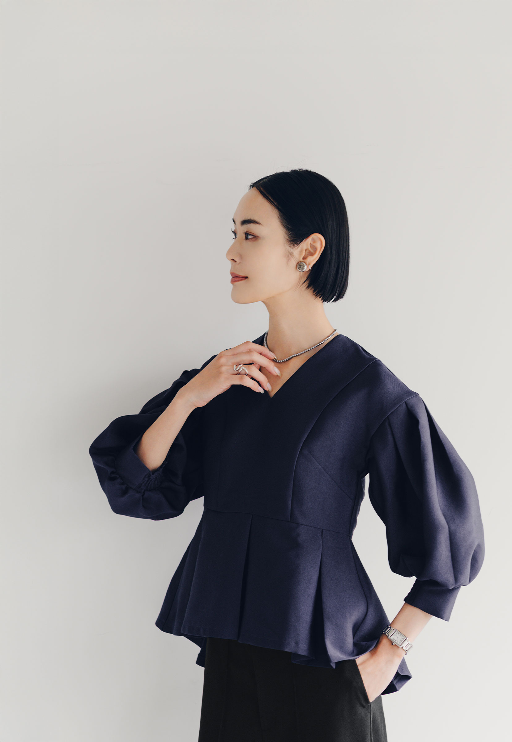 ボリュームスリーブプルオーバーのスタイリング9