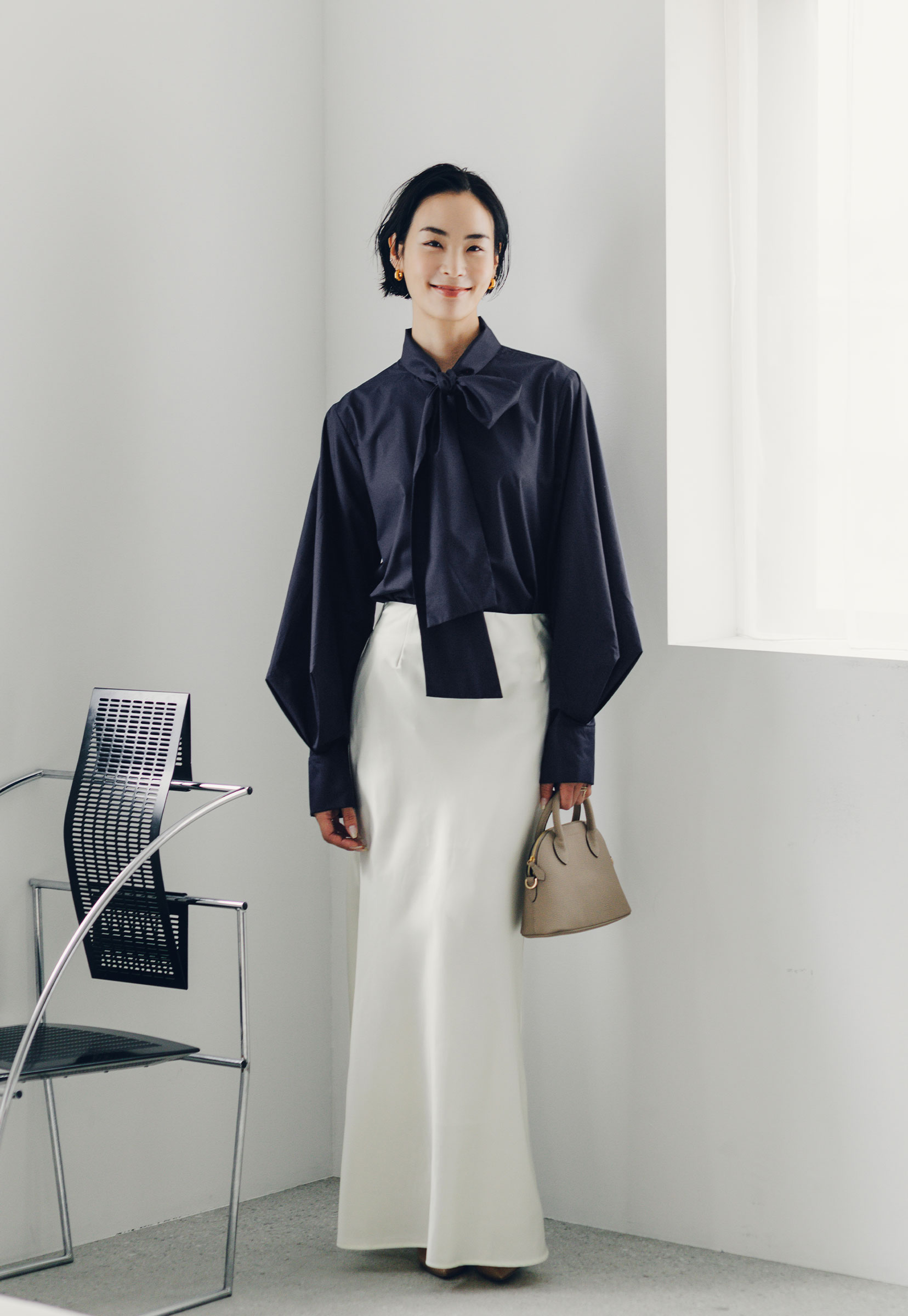 袖タックボウタイブラウスのスタイリング8