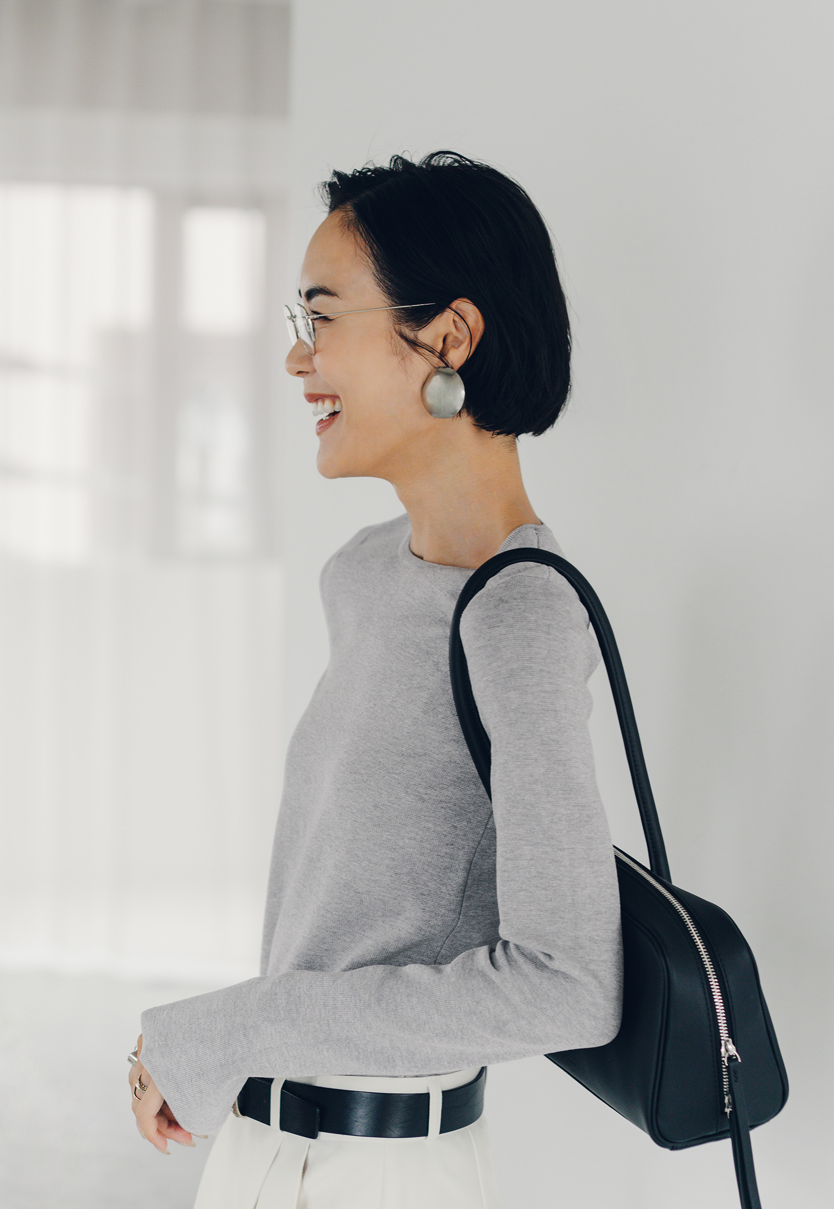 袖スリットクルーネックニットのスタイリング11